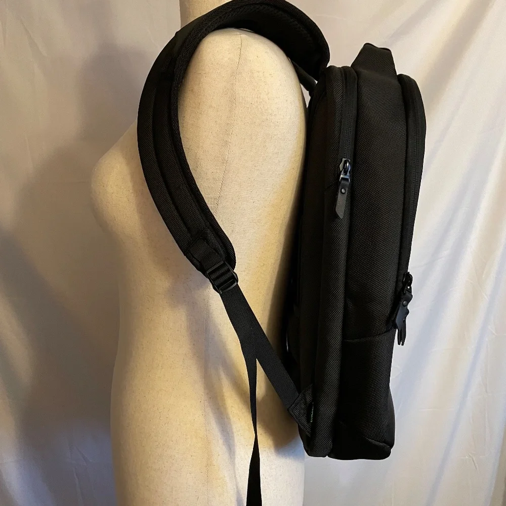 NWT Dell Premier Slim Computer Backpack/Bag
